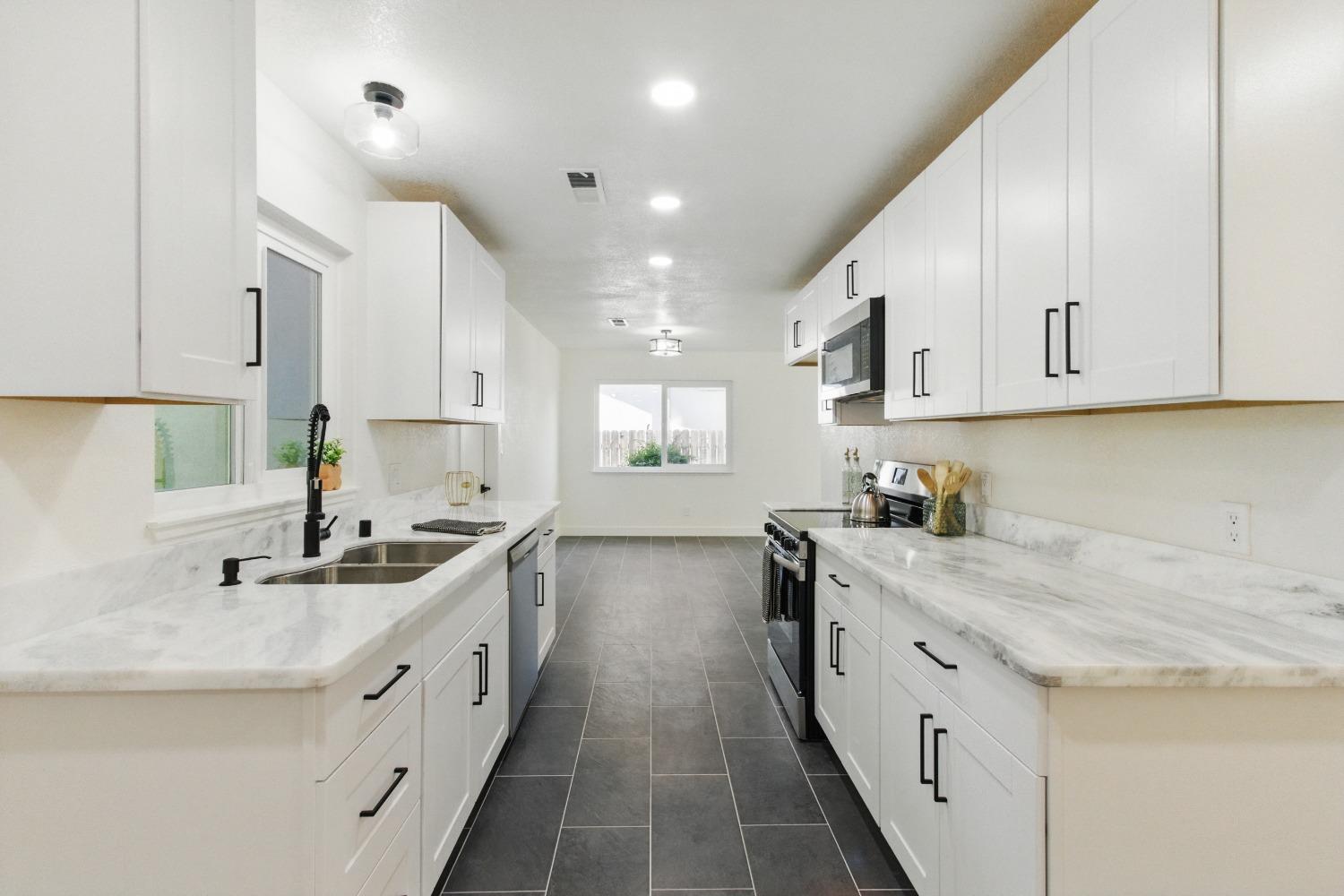 Detail Gallery Image 7 of 70 For 2237 Edwards St, Marysville,  CA 95901 - 4 Beds | 2/1 Baths
