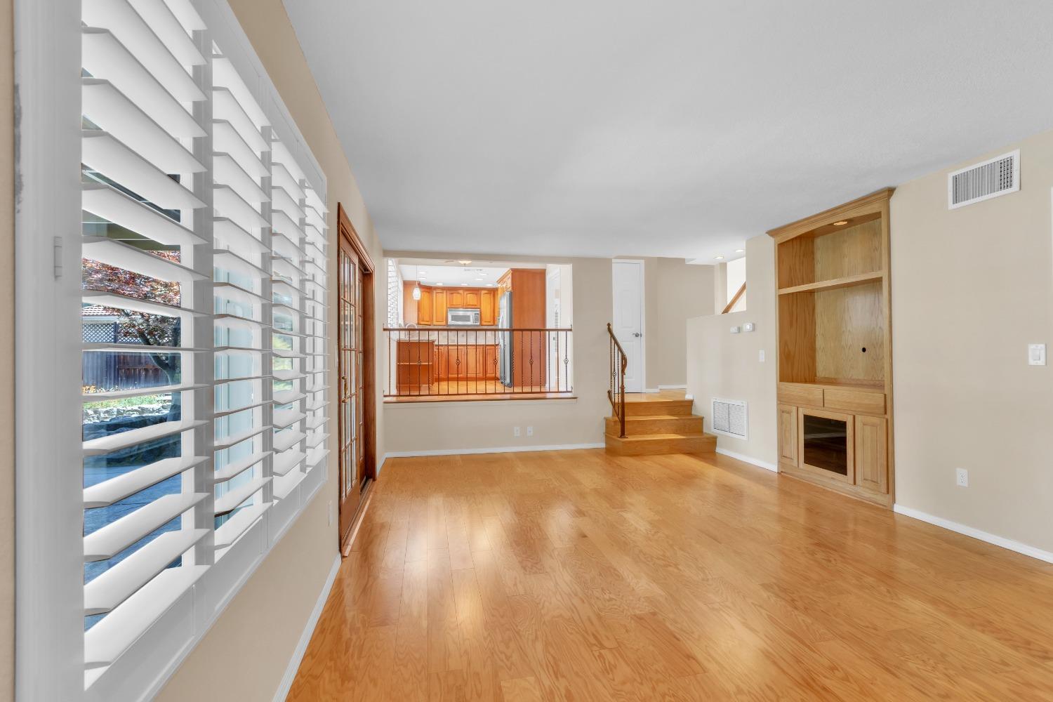 Detail Gallery Image 13 of 34 For 51 Angel Island Circle, Sacramento,  CA 95831 - 4 Beds | 2/1 Baths