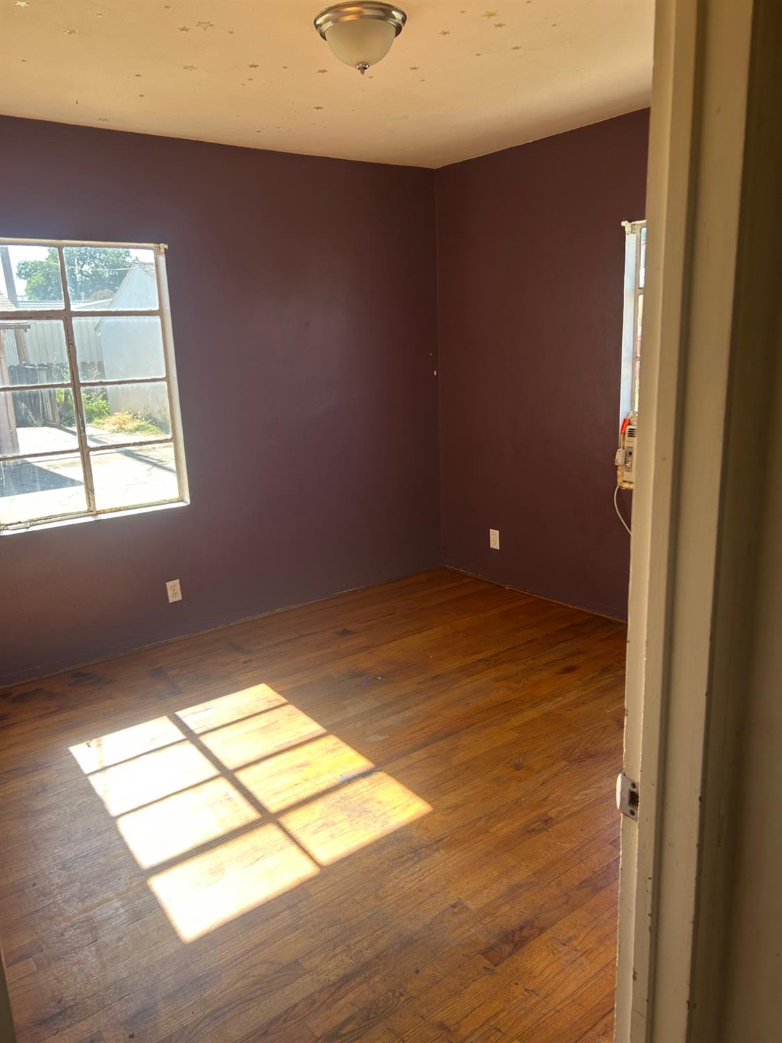 Detail Gallery Image 5 of 23 For 3537 West Ln, Stockton,  CA 95204 - 2 Beds | 1 Baths