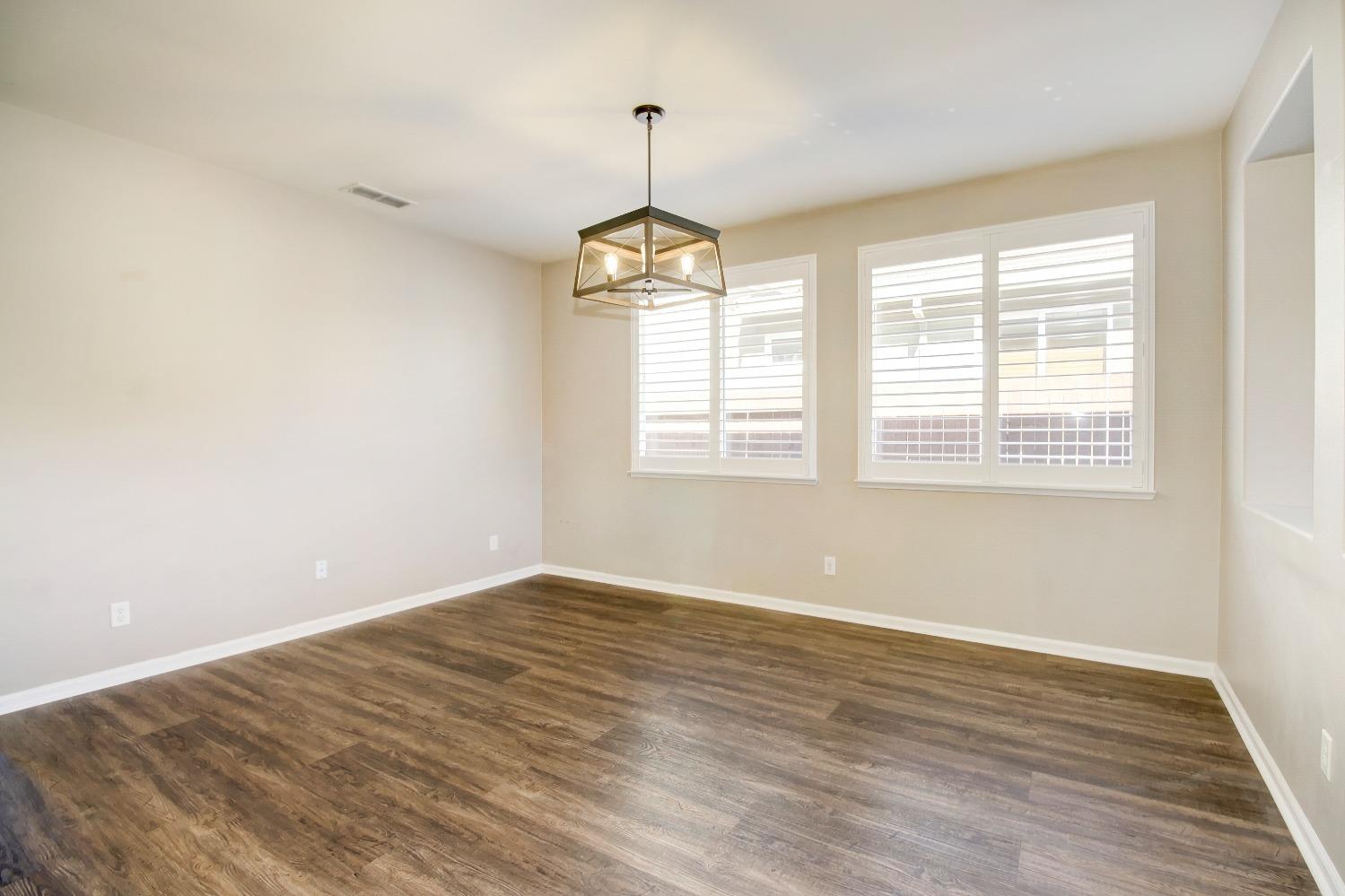 Detail Gallery Image 4 of 47 For 2337 Lockton Dr, Roseville,  CA 95747 - 3 Beds | 2 Baths