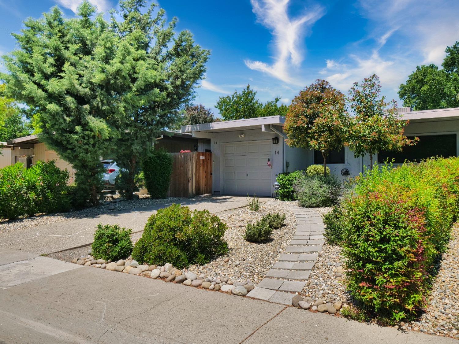 Detail Gallery Image 2 of 52 For 14 Blue Heron Ct, Sacramento,  CA 95833 - 2 Beds | 2 Baths