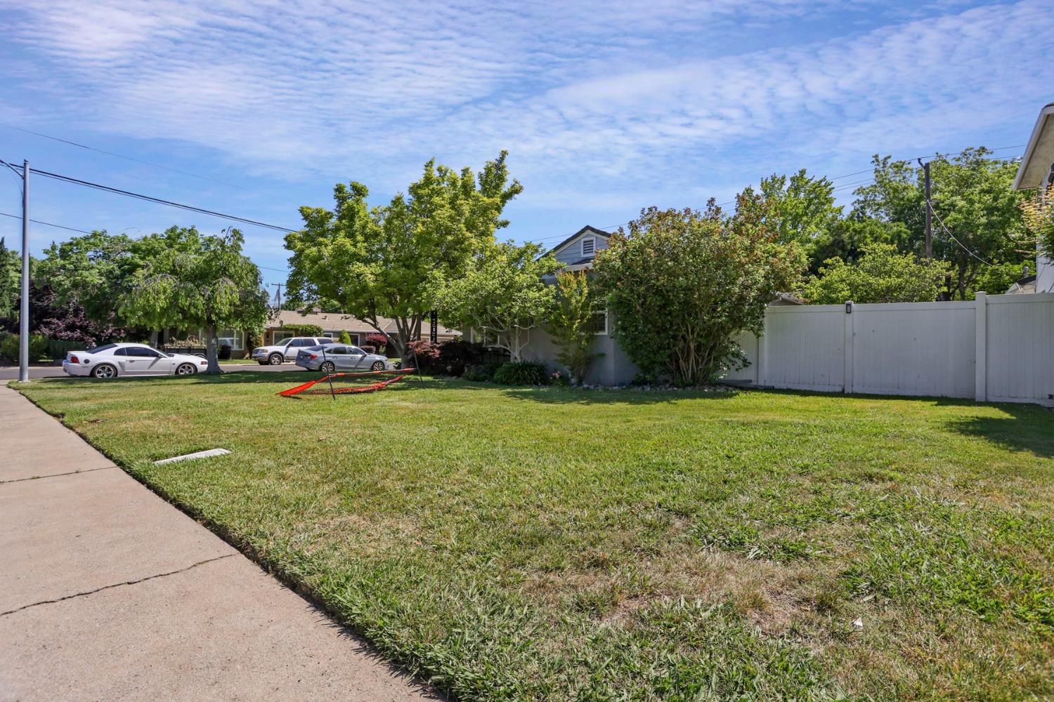 Detail Gallery Image 4 of 41 For 1120 W Oak St, Lodi,  CA 95240 - 3 Beds | 2 Baths