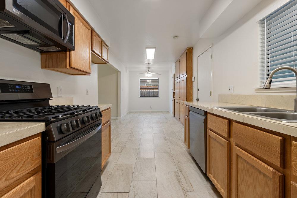 Detail Gallery Image 8 of 35 For 10334 Doyle Way, Rancho Cordova,  CA 95670 - 3 Beds | 2 Baths