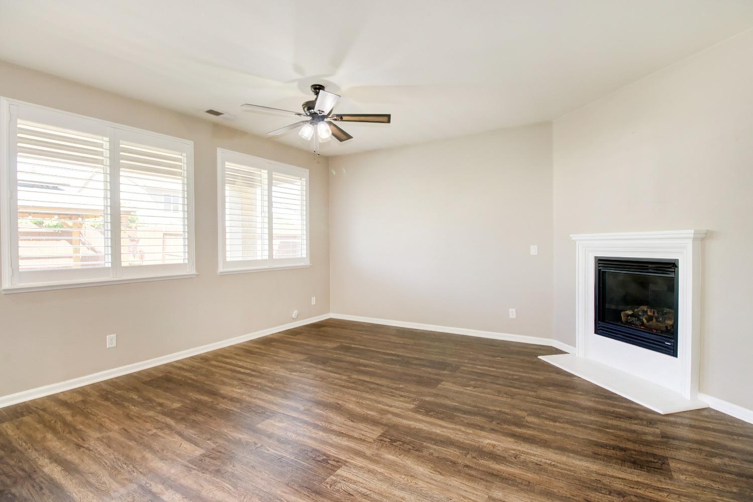 Detail Gallery Image 11 of 47 For 2337 Lockton Dr, Roseville,  CA 95747 - 3 Beds | 2 Baths
