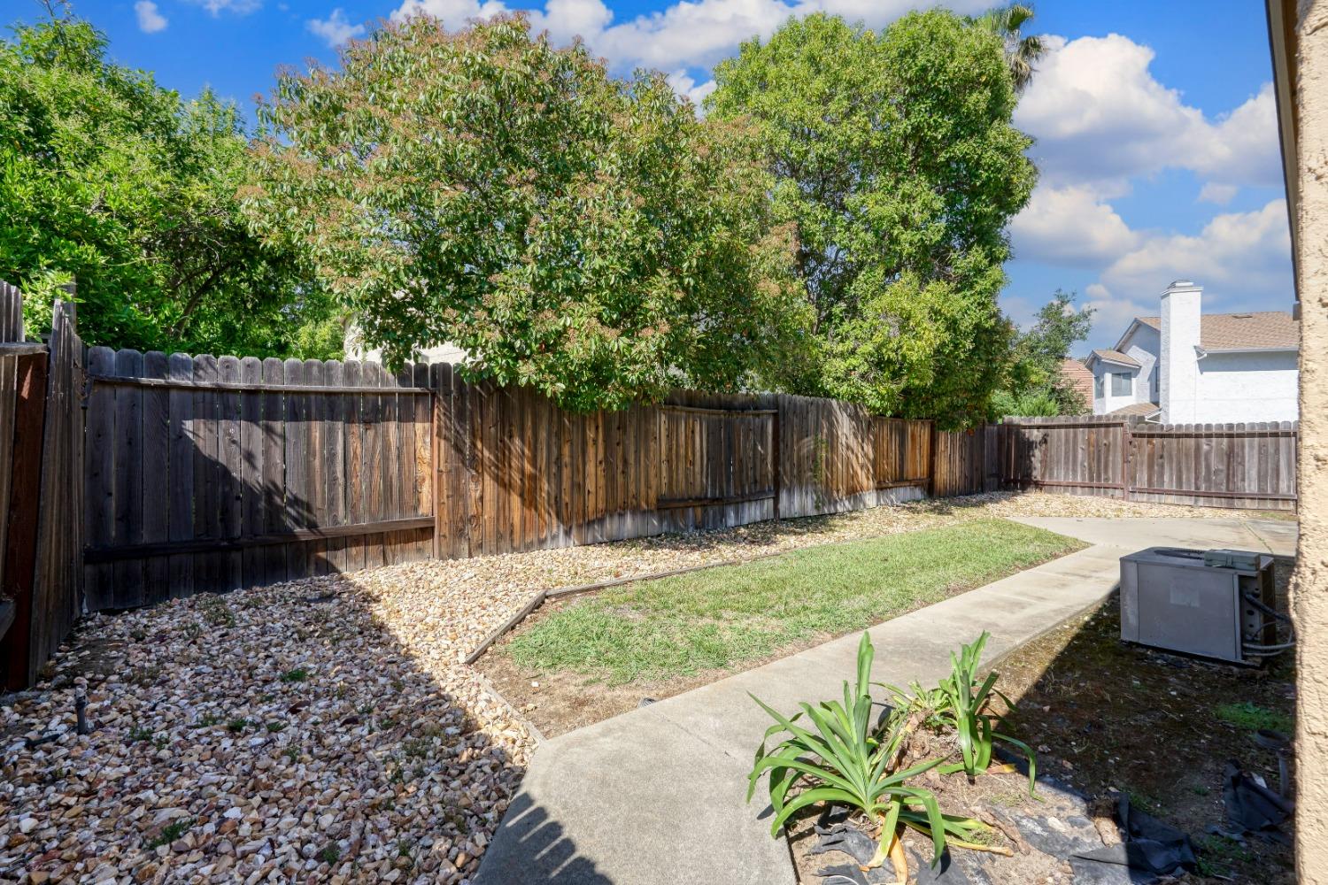 Detail Gallery Image 37 of 38 For 8329 Honeycomb Way, Sacramento,  CA 95828 - 3 Beds | 2 Baths