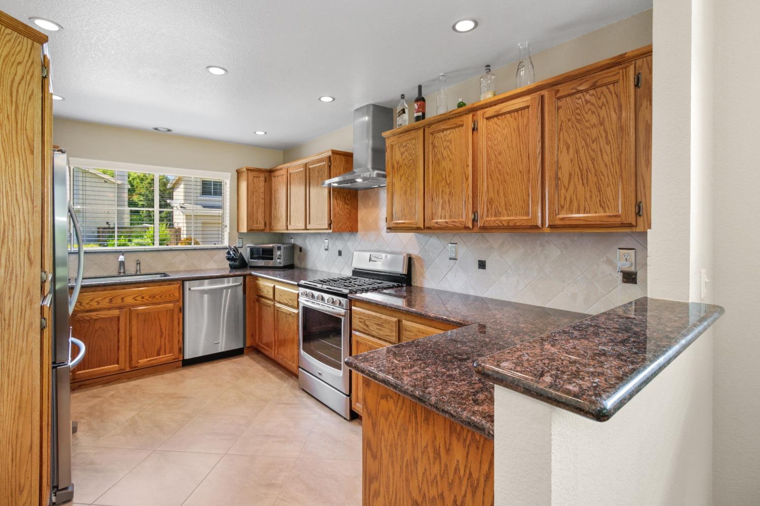 Detail Gallery Image 15 of 38 For 9527 Lake Park Ln, Elk Grove,  CA 95758 - 3 Beds | 2 Baths