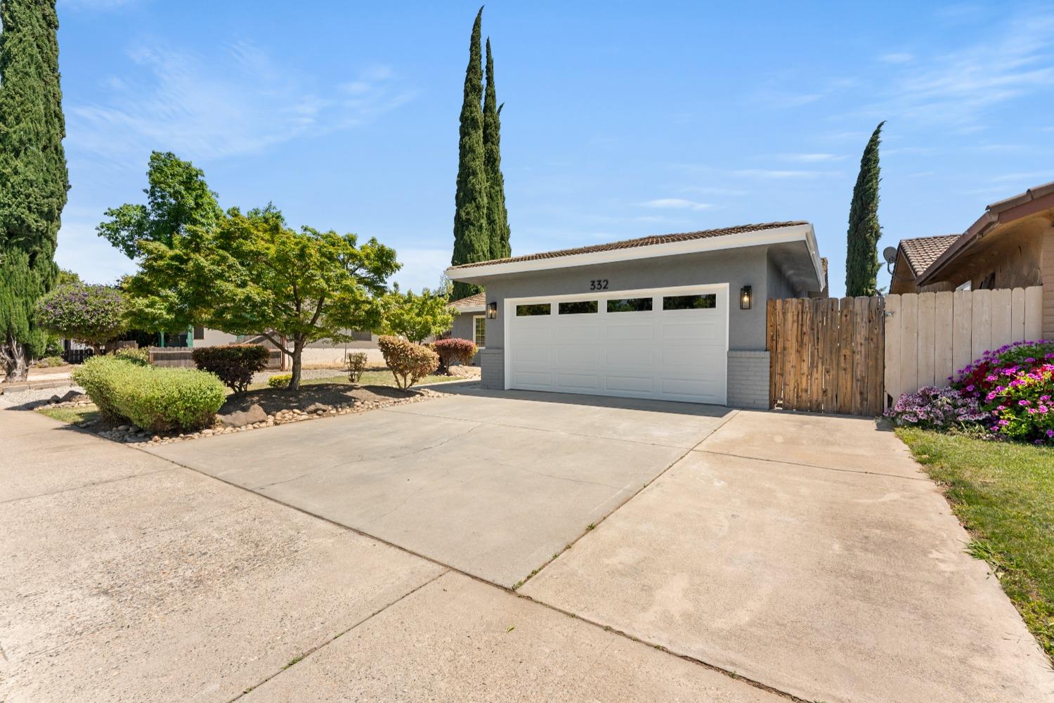 Detail Gallery Image 2 of 17 For 332 N Lower Sacramento Rd, Lodi,  CA 95242 - 4 Beds | 2 Baths