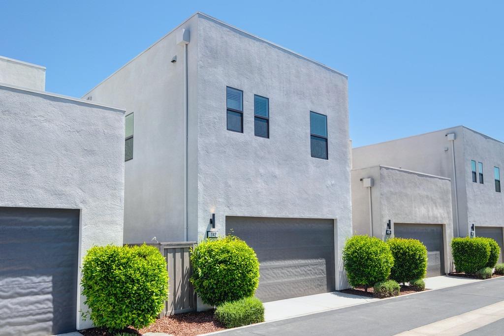 Detail Gallery Image 54 of 89 For 142 Fonseca St, Sacramento,  CA 95816 - 3 Beds | 3/1 Baths