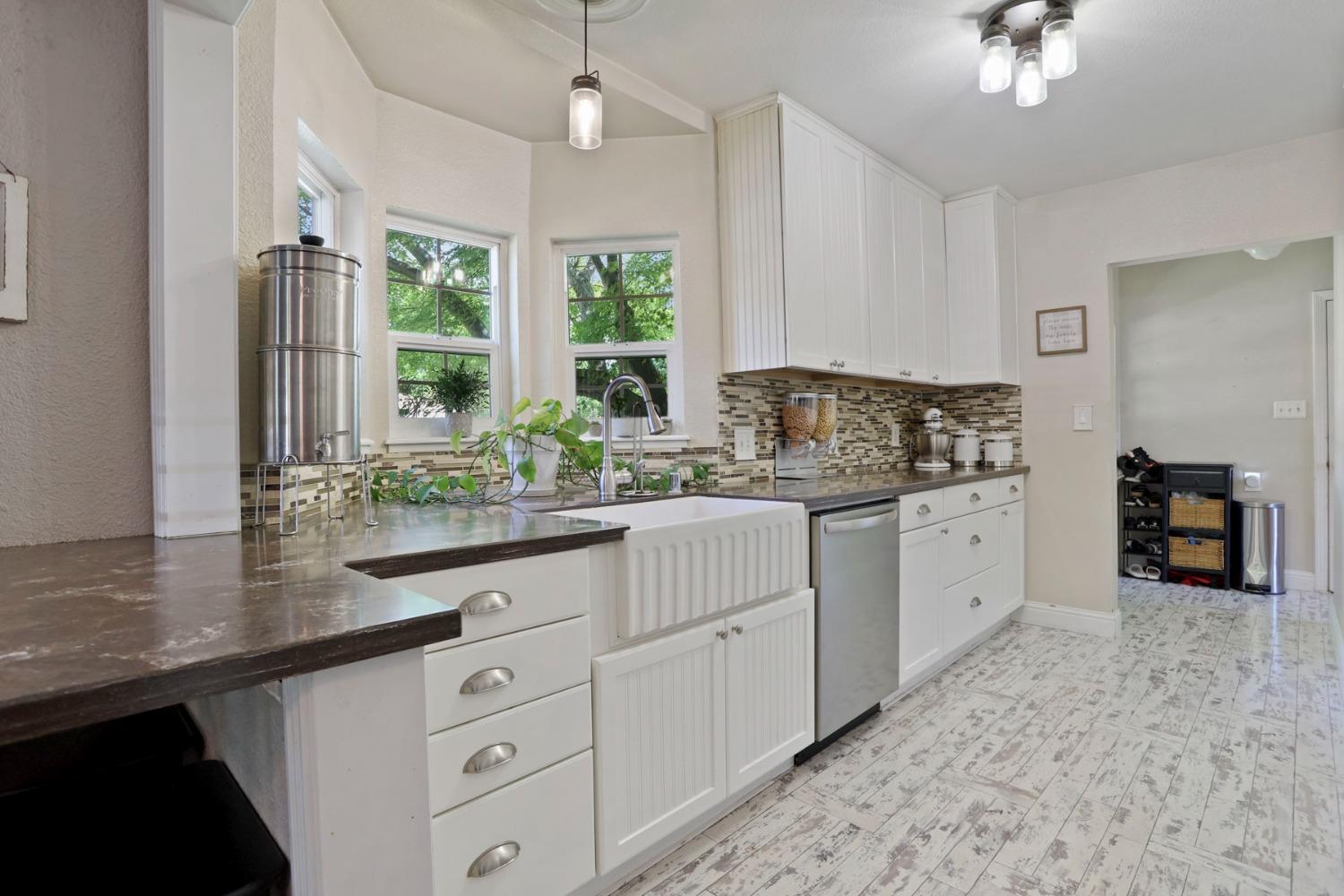 Detail Gallery Image 18 of 41 For 1120 W Oak St, Lodi,  CA 95240 - 3 Beds | 2 Baths
