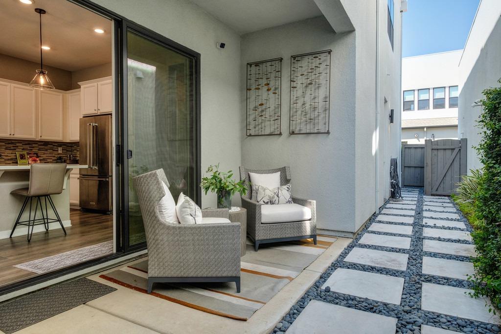 Detail Gallery Image 50 of 89 For 142 Fonseca St, Sacramento,  CA 95816 - 3 Beds | 3/1 Baths