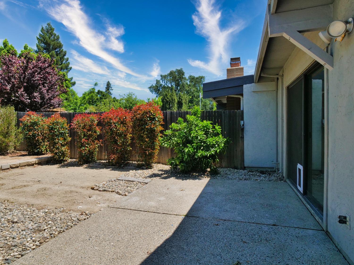 Detail Gallery Image 6 of 52 For 14 Blue Heron Ct, Sacramento,  CA 95833 - 2 Beds | 2 Baths
