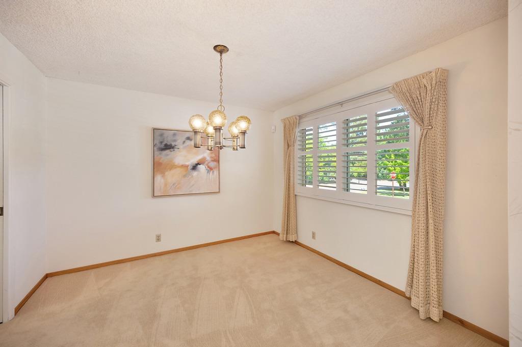 Detail Gallery Image 12 of 65 For 7600 Woodland Ln, Fair Oaks,  CA 95628 - 5 Beds | 3 Baths