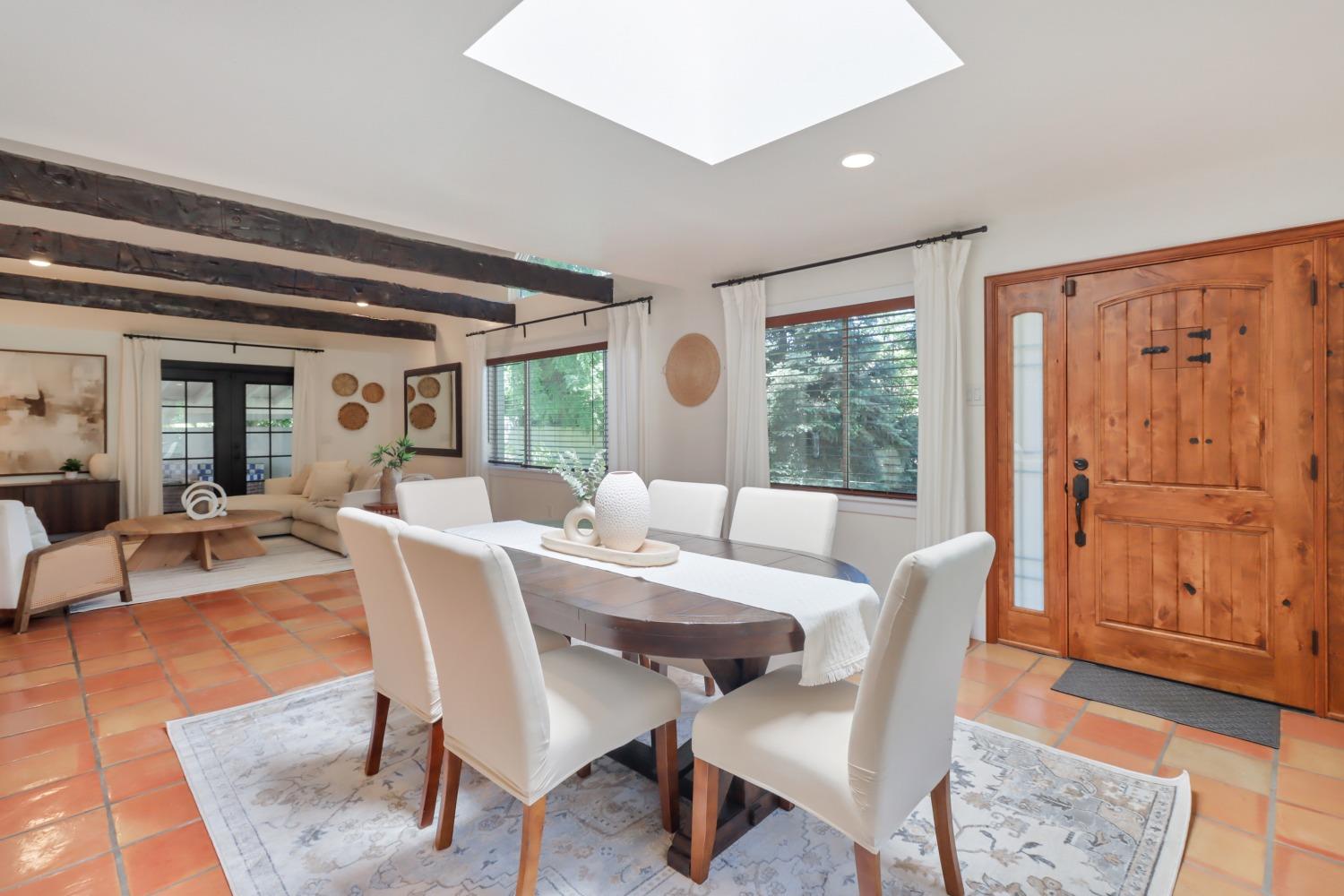Detail Gallery Image 8 of 98 For 2590 S River Rd, West Sacramento,  CA 95691 - 3 Beds | 2/1 Baths