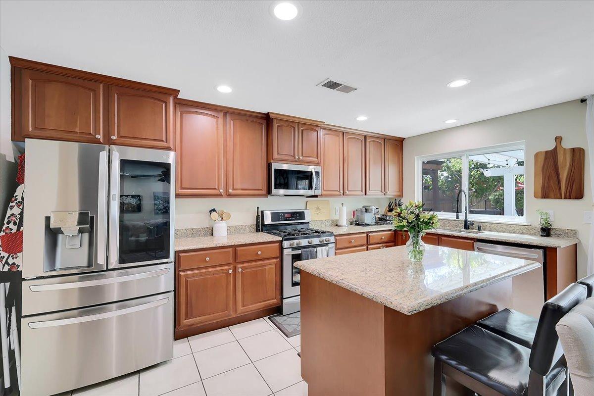 Detail Gallery Image 24 of 93 For 516 Radisson Dr, Yuba City,  CA 95991 - 5 Beds | 3 Baths
