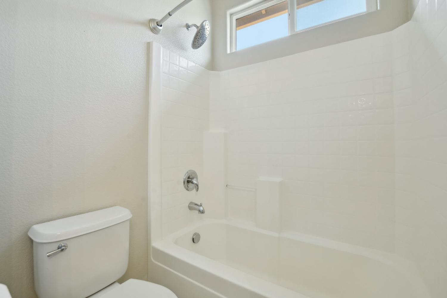 Detail Gallery Image 15 of 37 For 9424 Cristo Way, Elk Grove,  CA 95758 - 5 Beds | 3/1 Baths