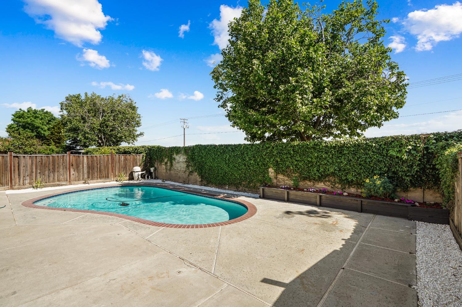 Detail Gallery Image 38 of 39 For 404 Kirbys Mill Dr, Modesto,  CA 95358 - 3 Beds | 2 Baths