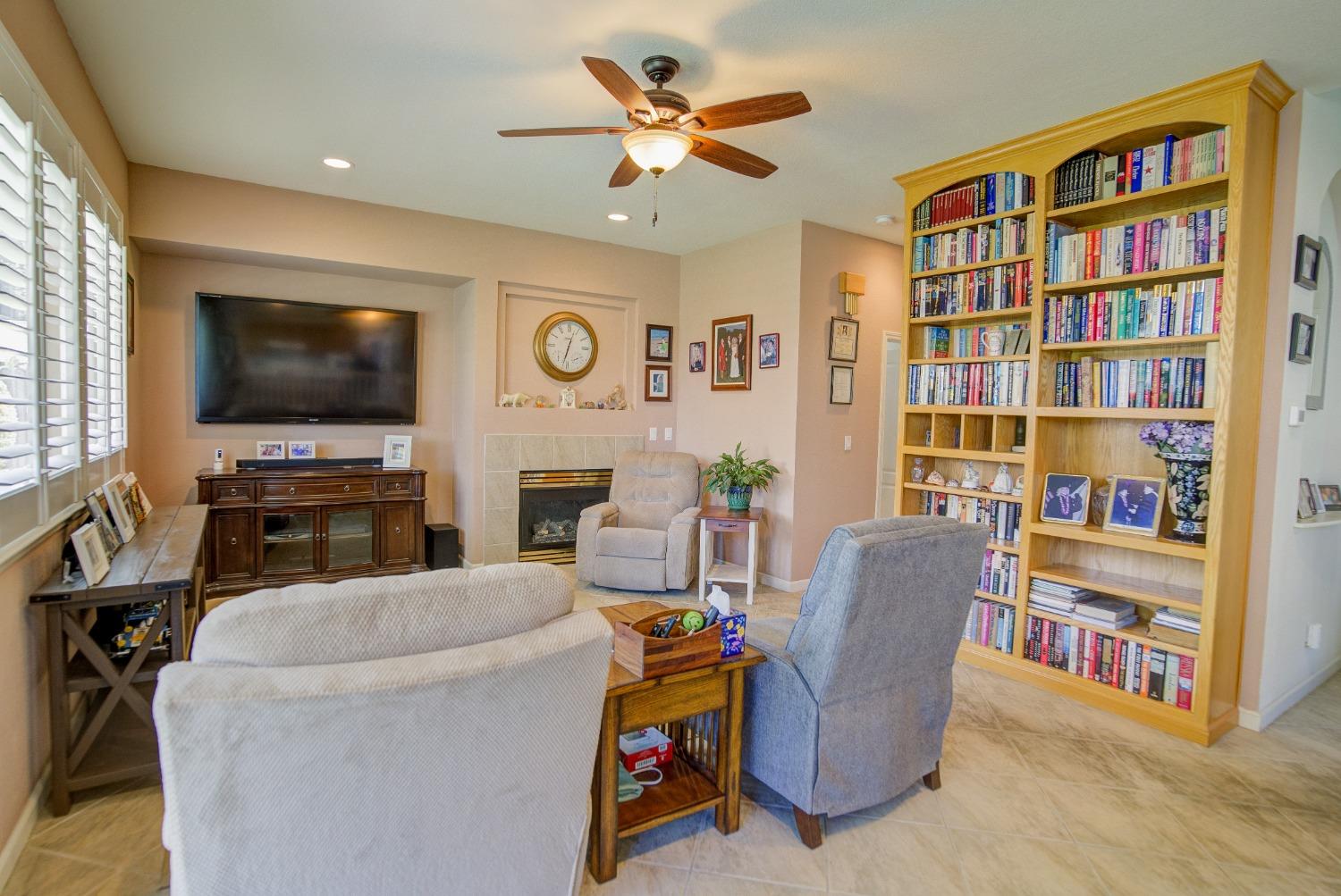 Detail Gallery Image 16 of 43 For 965 Blackwell Way, Galt,  CA 95632 - 4 Beds | 2/1 Baths