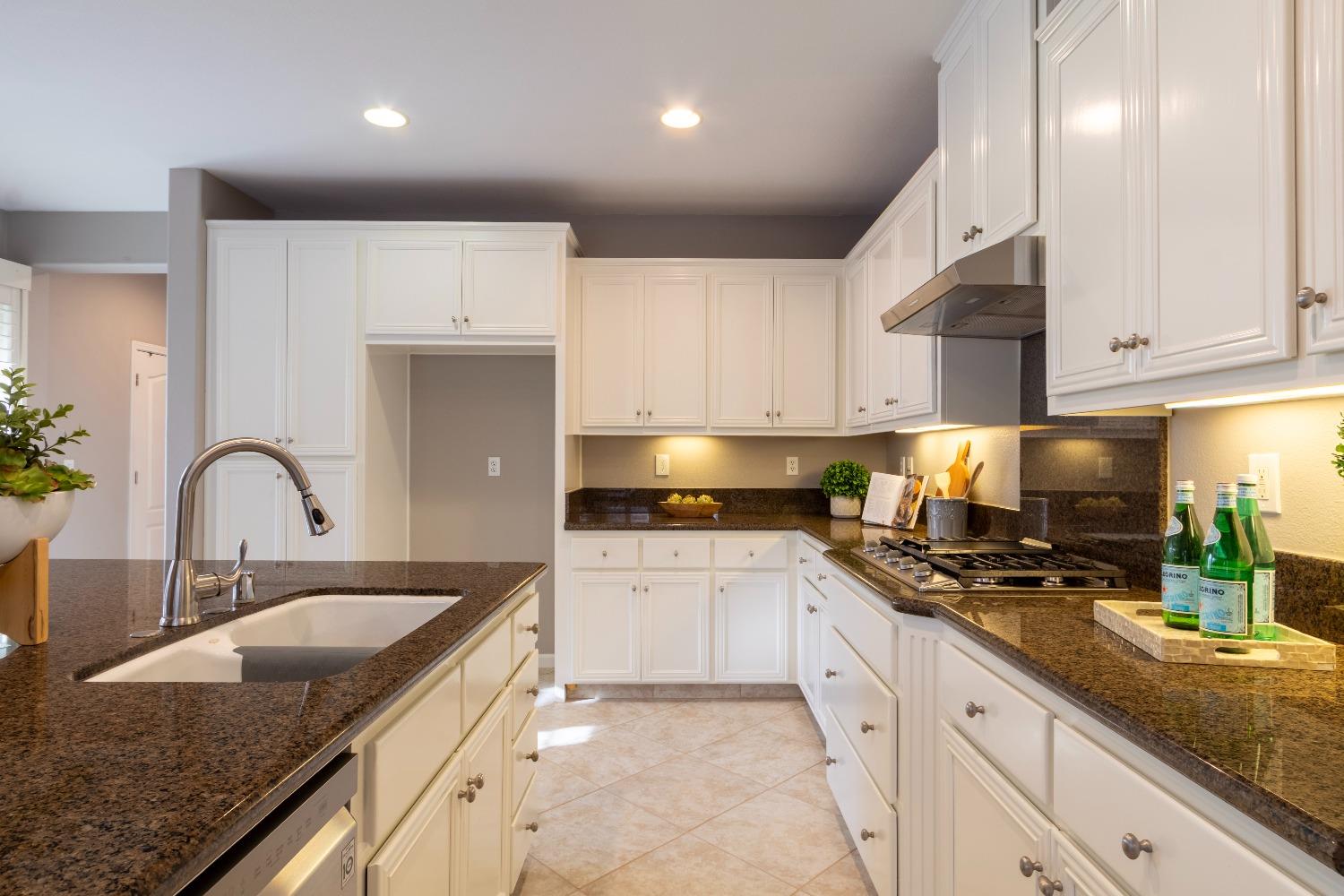 Detail Gallery Image 21 of 86 For 306 W Conejo Ave, Mountain House,  CA 95391 - 5 Beds | 4 Baths