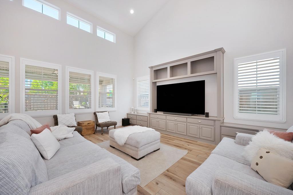 Detail Gallery Image 17 of 34 For 5033 Chico Dr, Roseville,  CA 95747 - 5 Beds | 4/1 Baths
