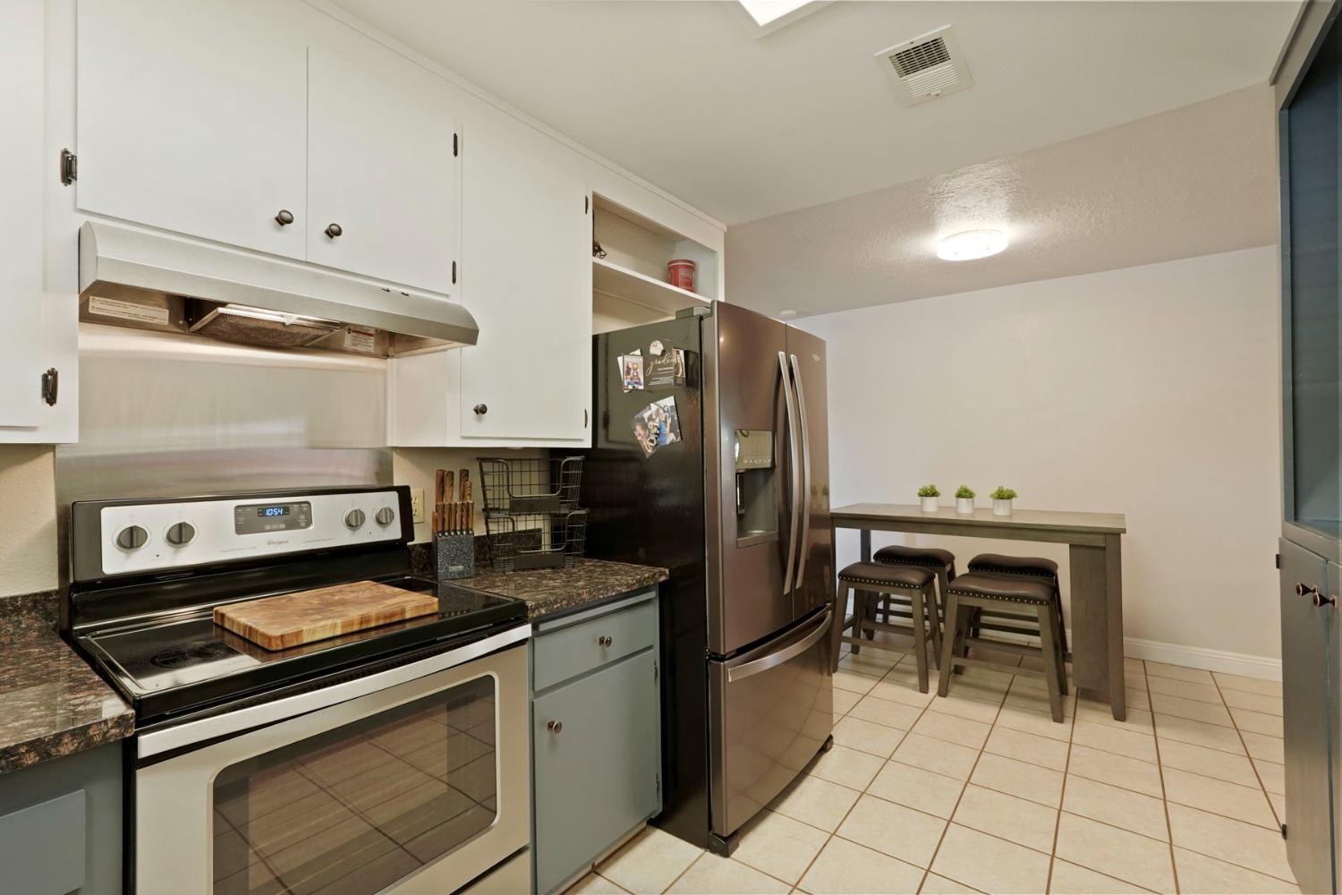 Detail Gallery Image 14 of 43 For 627 Tahoe Dr, Lodi,  CA 95242 - 3 Beds | 2 Baths