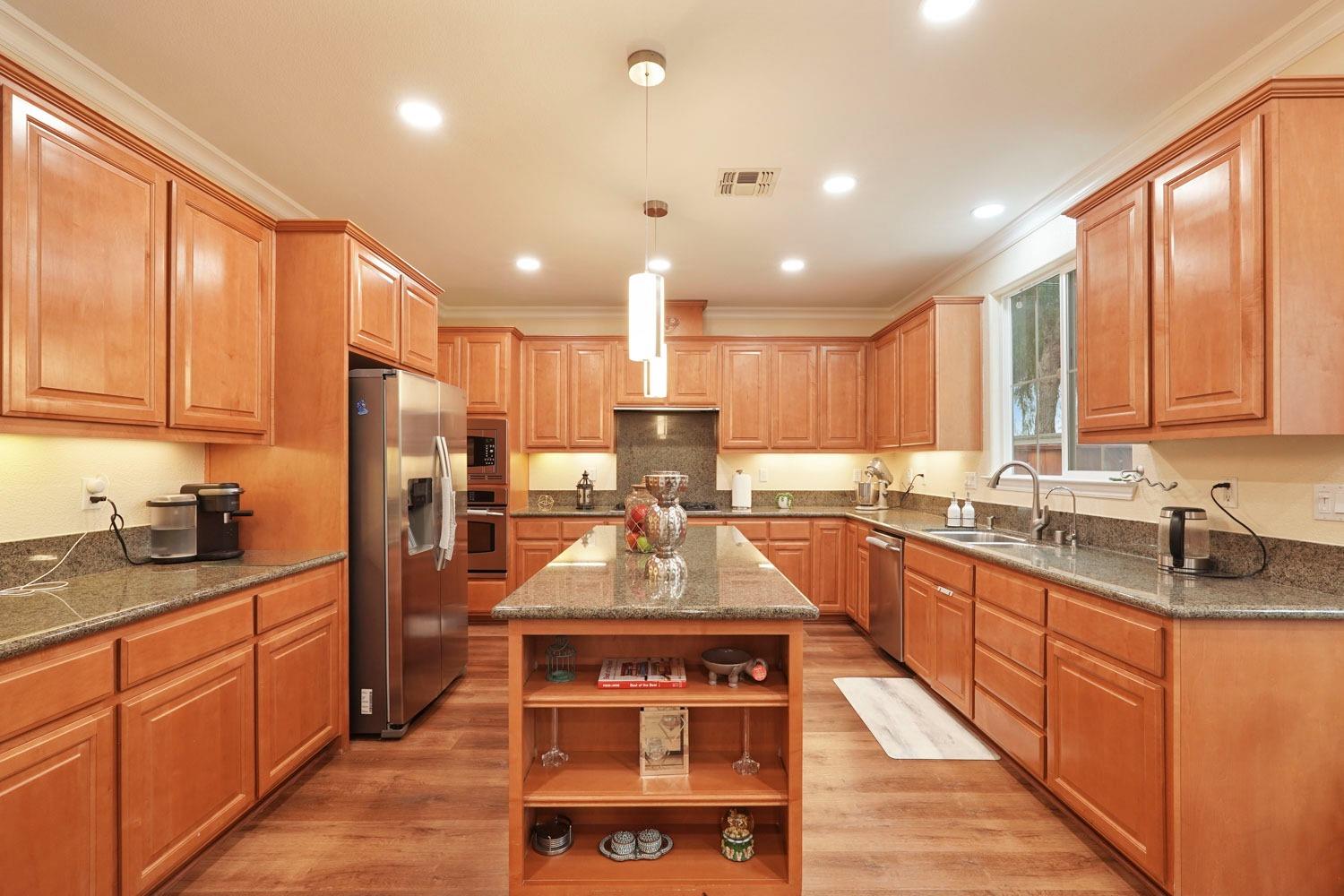 Detail Gallery Image 13 of 39 For 610 W La Canada Ave, Mountain House,  CA 95391 - 5 Beds | 3/1 Baths