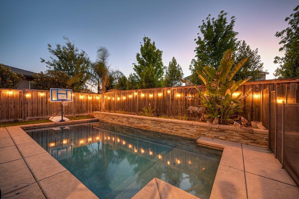Detail Gallery Image 4 of 34 For 5033 Chico Dr, Roseville,  CA 95747 - 5 Beds | 4/1 Baths