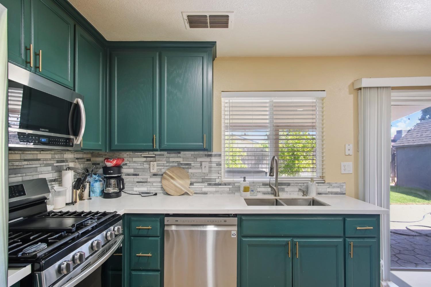 Detail Gallery Image 7 of 20 For 171 Eagleglen Ave, Turlock,  CA 95380 - 4 Beds | 2 Baths