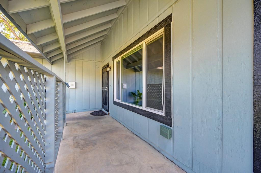 Detail Gallery Image 3 of 30 For 5801 Pecan Ave, Orangevale,  CA 95662 - 4 Beds | 2/1 Baths