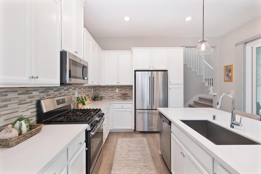 Detail Gallery Image 19 of 89 For 142 Fonseca St, Sacramento,  CA 95816 - 3 Beds | 3/1 Baths