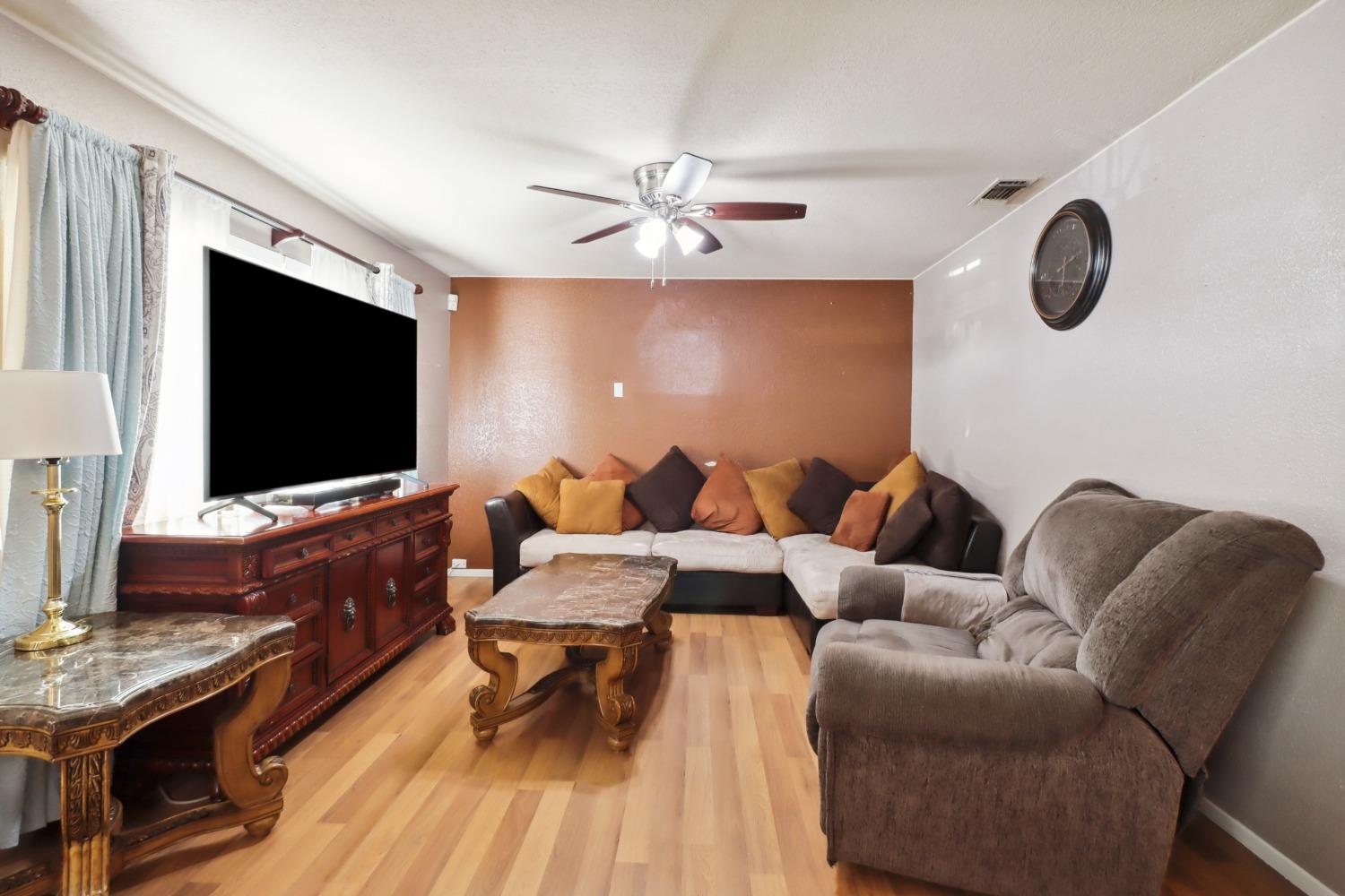 Detail Gallery Image 4 of 37 For 1724 Belt Way, Sacramento,  CA 95832 - 4 Beds | 2 Baths