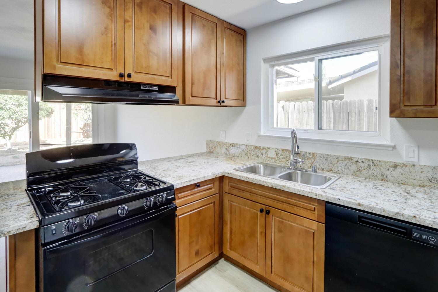 Detail Gallery Image 18 of 41 For 7915 Center Pkwy, Sacramento,  CA 95823 - 3 Beds | 1/1 Baths