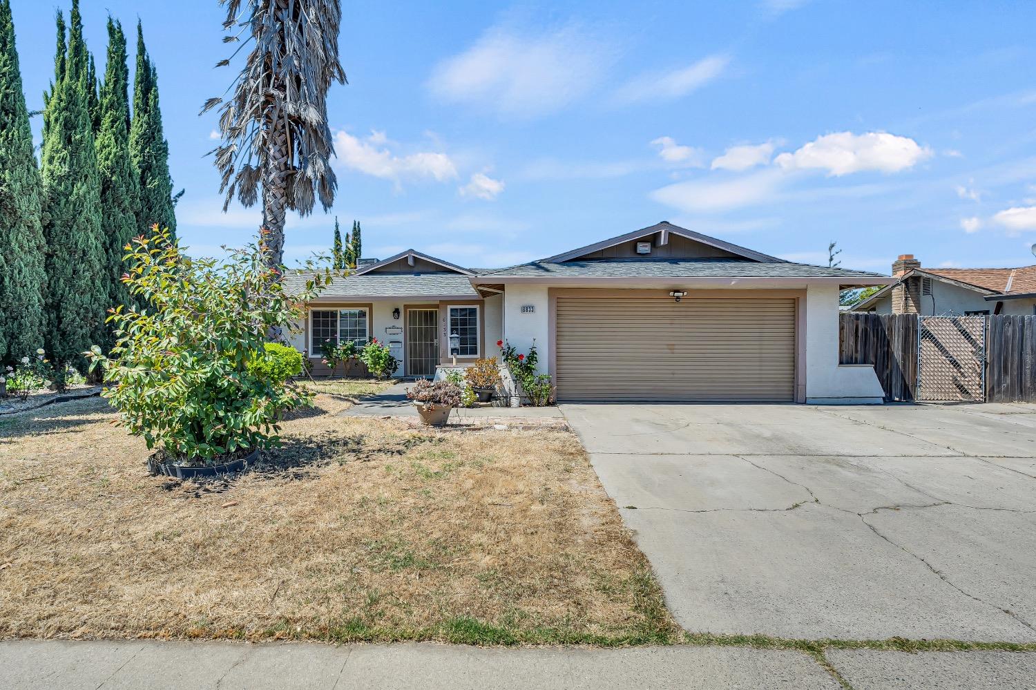 Detail Gallery Image 1 of 45 For 6833 Sandrock Way, Sacramento,  CA 95828 - 4 Beds | 2/1 Baths