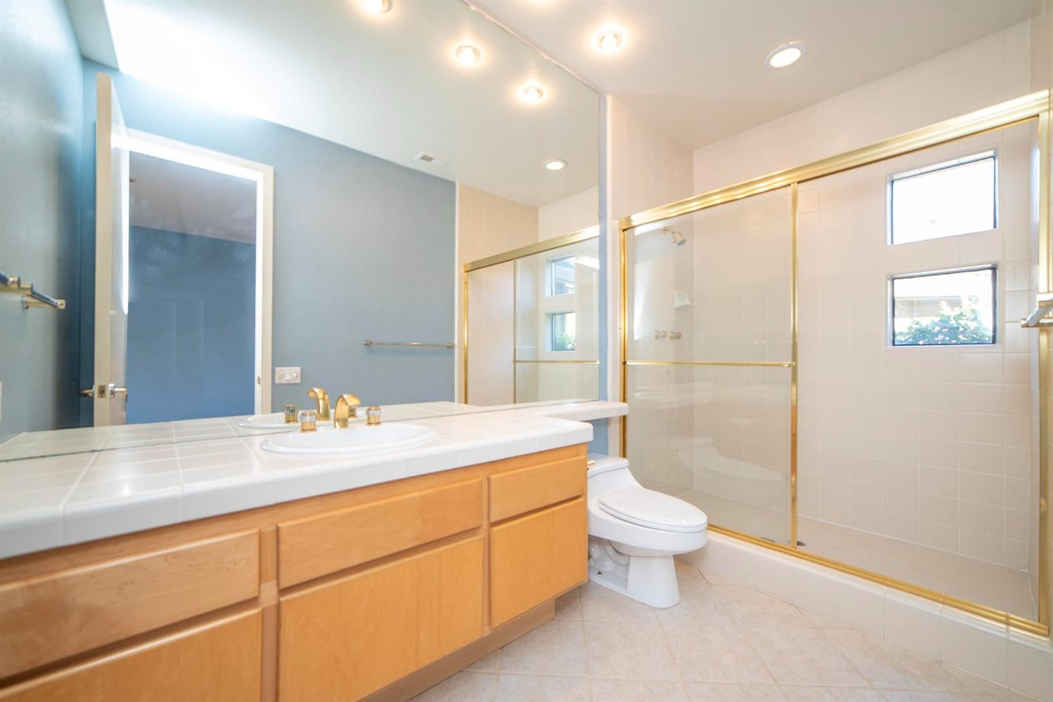 Detail Gallery Image 30 of 94 For 11457 Huntington Village Ln, Gold River,  CA 95670 - 4 Beds | 4/2 Baths