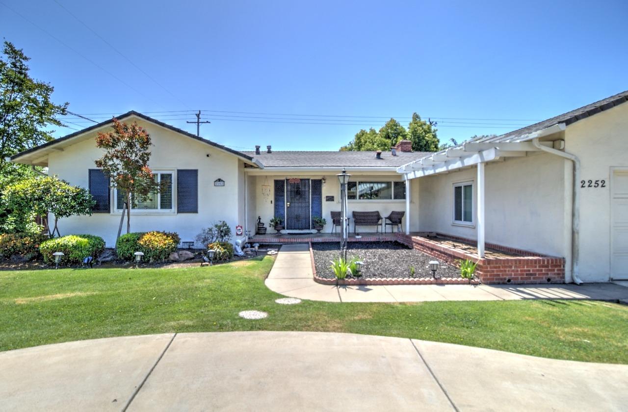 Detail Gallery Image 3 of 40 For 2252 W Benjamin Holt Dr, Stockton,  CA 95207 - 3 Beds | 2 Baths