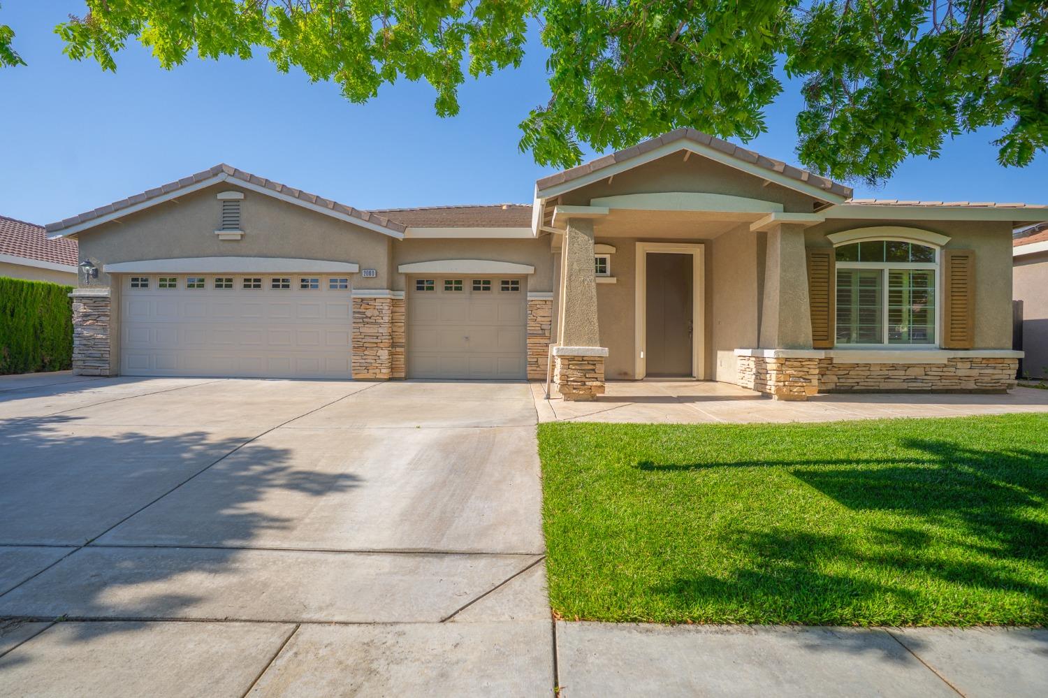 Detail Gallery Image 2 of 77 For 2080 Maximillian Ct, Los Banos,  CA 93635 - 4 Beds | 2/1 Baths