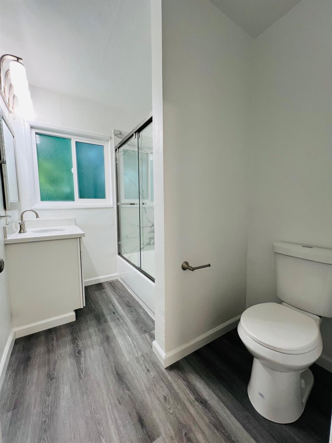 Detail Gallery Image 6 of 19 For 710 E 4th, Stockton,  CA 95206 - 4 Beds | 2 Baths