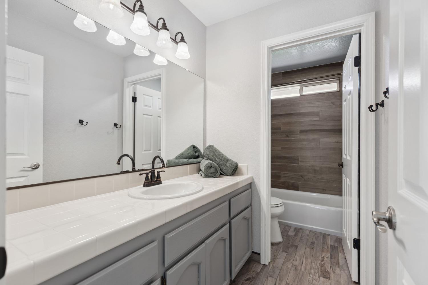Detail Gallery Image 29 of 40 For 1535 E Colonial Pkwy #E,  Roseville,  CA 95661 - 4 Beds | 2/1 Baths