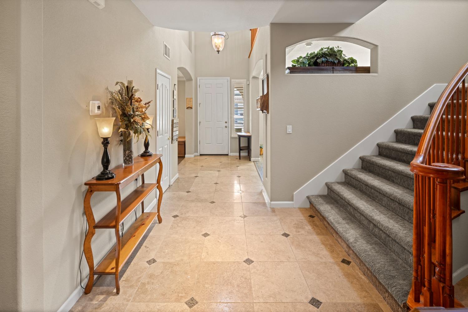 Detail Gallery Image 5 of 47 For 2566 Parkcrest Way, Roseville,  CA 95747 - 3 Beds | 2/1 Baths