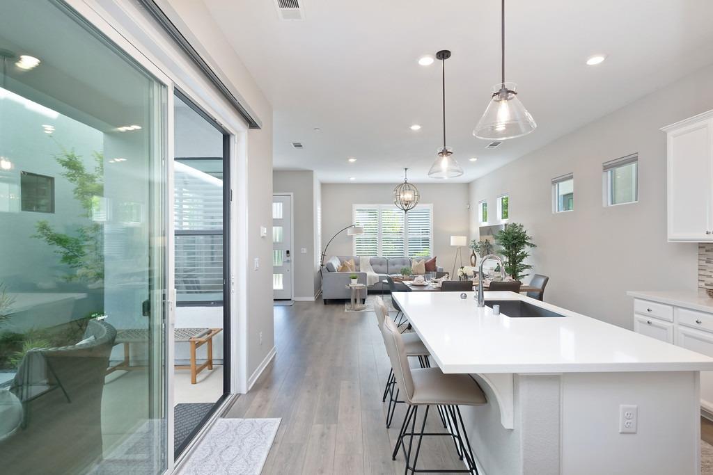 Detail Gallery Image 17 of 89 For 142 Fonseca St, Sacramento,  CA 95816 - 3 Beds | 3/1 Baths
