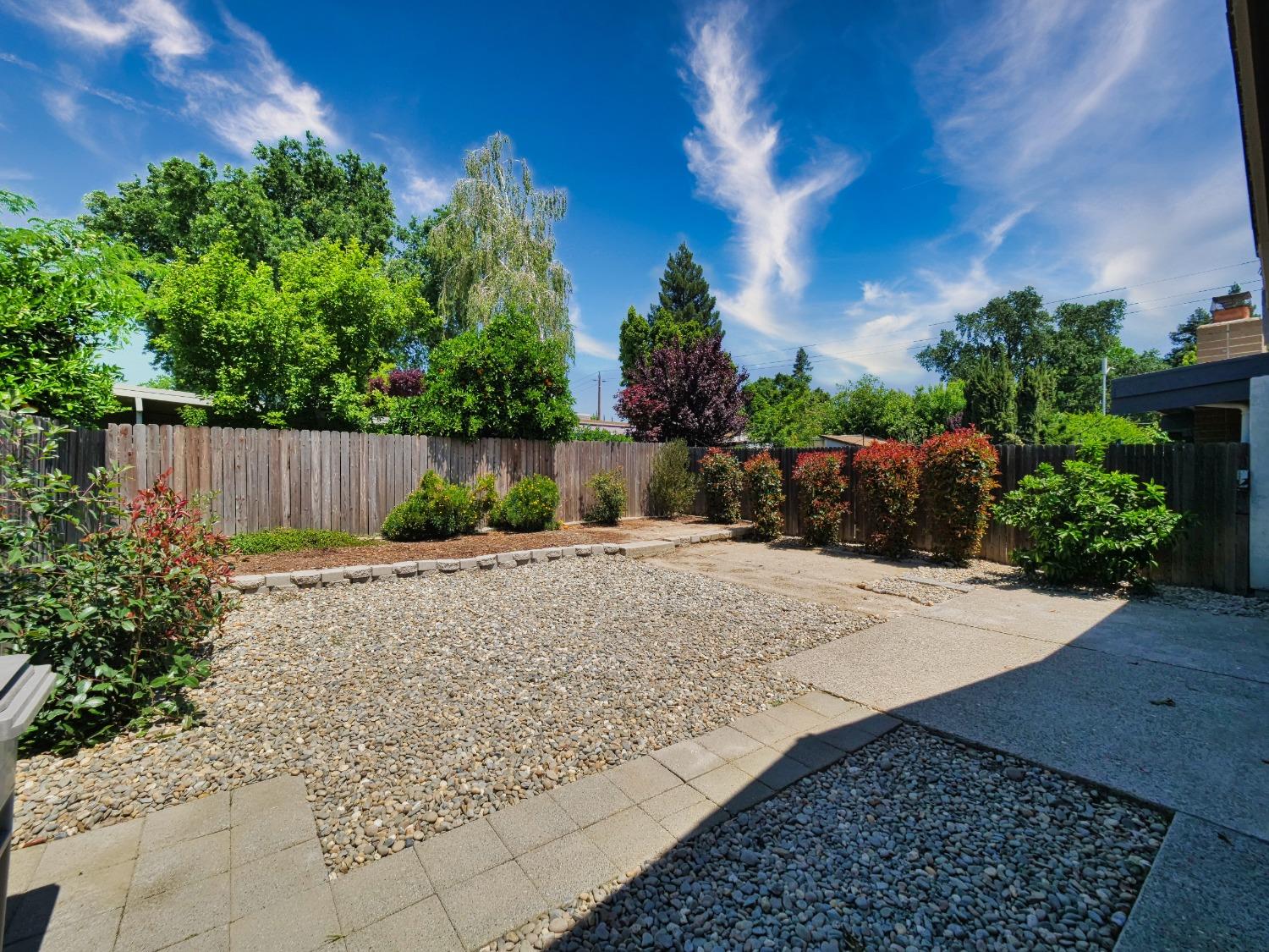 Detail Gallery Image 10 of 52 For 14 Blue Heron Ct, Sacramento,  CA 95833 - 2 Beds | 2 Baths