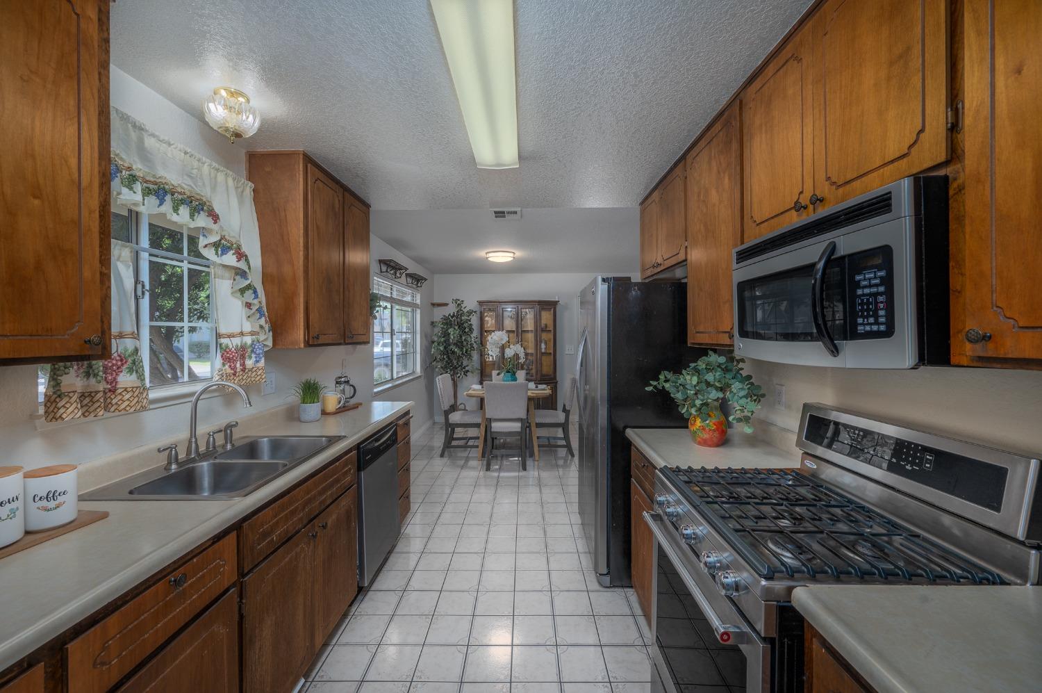 Chesapeake Avenue, Modesto, California image 17