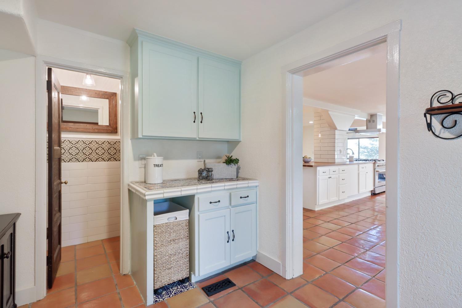 Detail Gallery Image 25 of 98 For 2590 S River Rd, West Sacramento,  CA 95691 - 3 Beds | 2/1 Baths