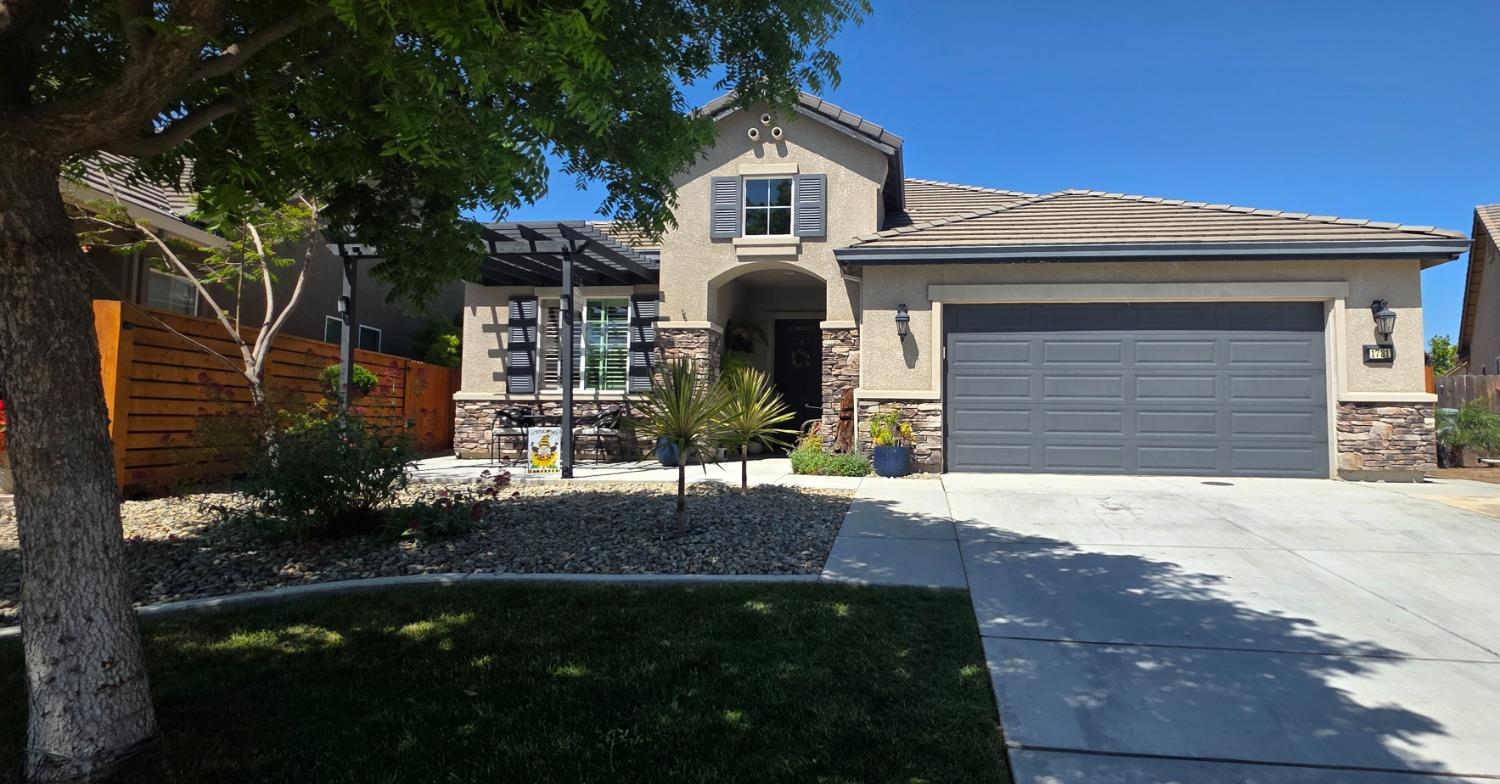 Detail Gallery Image 1 of 39 For 1731 Crystal Ct, Los Banos,  CA 93635 - 4 Beds | 2 Baths