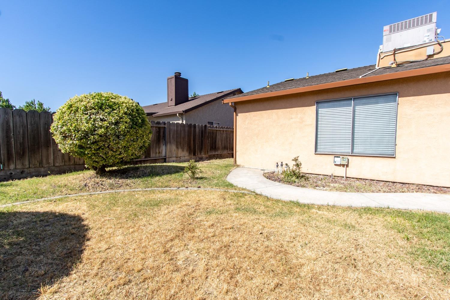 Detail Gallery Image 34 of 42 For 2000 Lincoln Oak Dr, Modesto,  CA 95355 - 3 Beds | 2 Baths