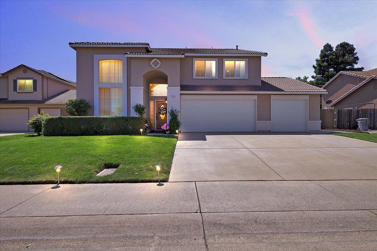 Detail Gallery Image 1 of 93 For 516 Radisson Dr, Yuba City,  CA 95991 - 5 Beds | 3 Baths