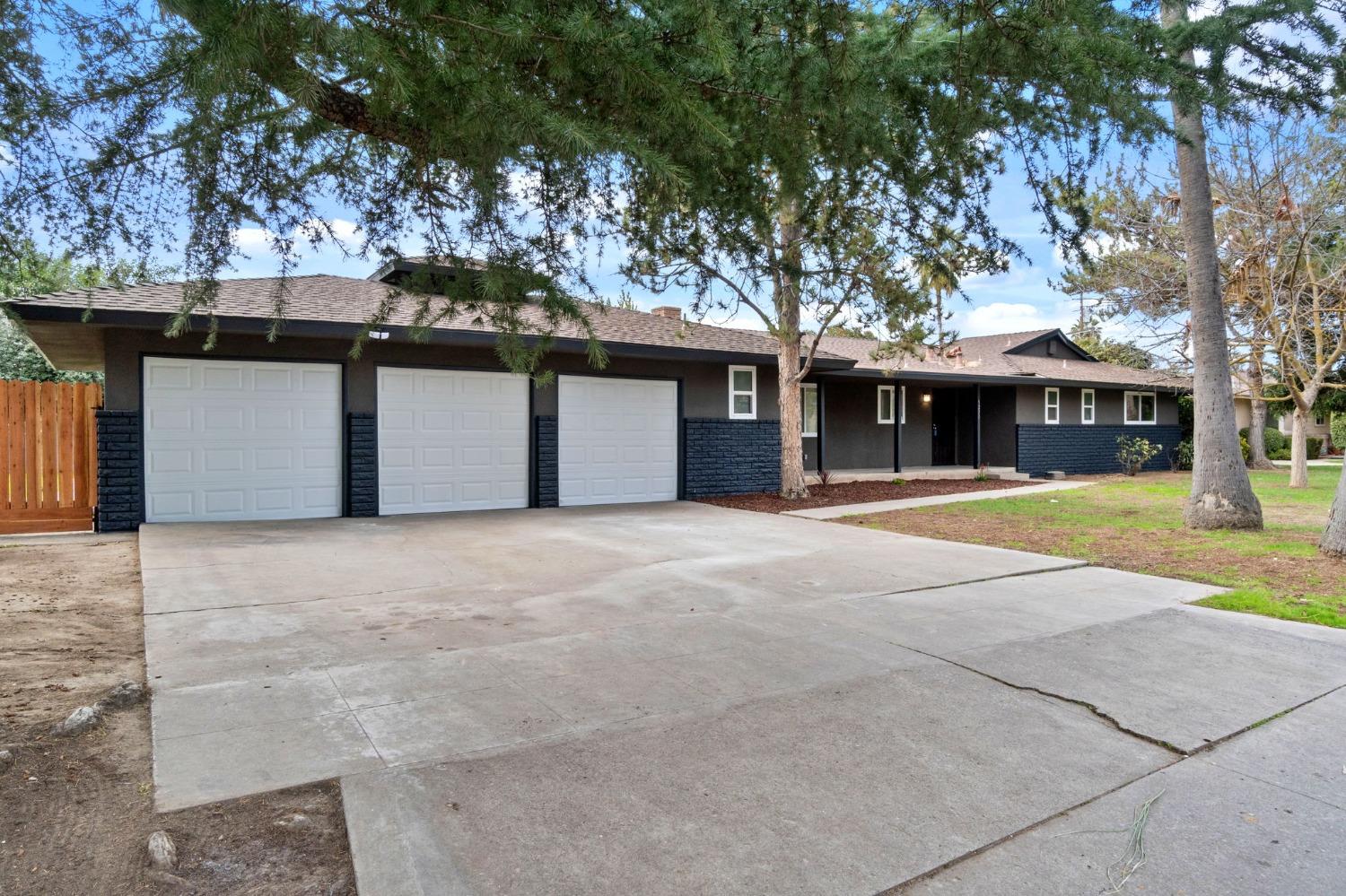 Detail Gallery Image 3 of 33 For 5231 N Del Mar Ave, Fresno,  CA 93704 - 3 Beds | 2 Baths