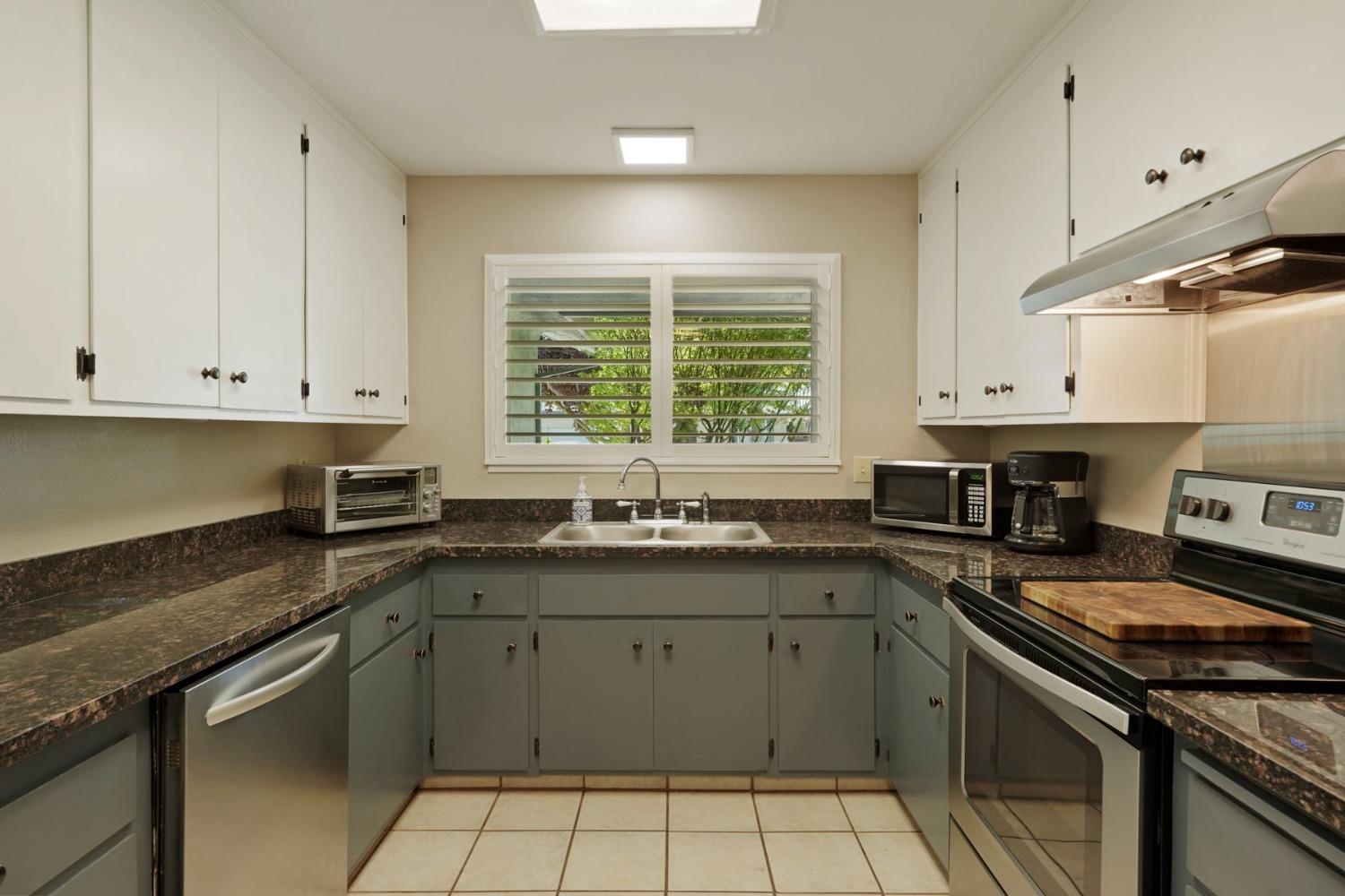 Detail Gallery Image 12 of 43 For 627 Tahoe Dr, Lodi,  CA 95242 - 3 Beds | 2 Baths