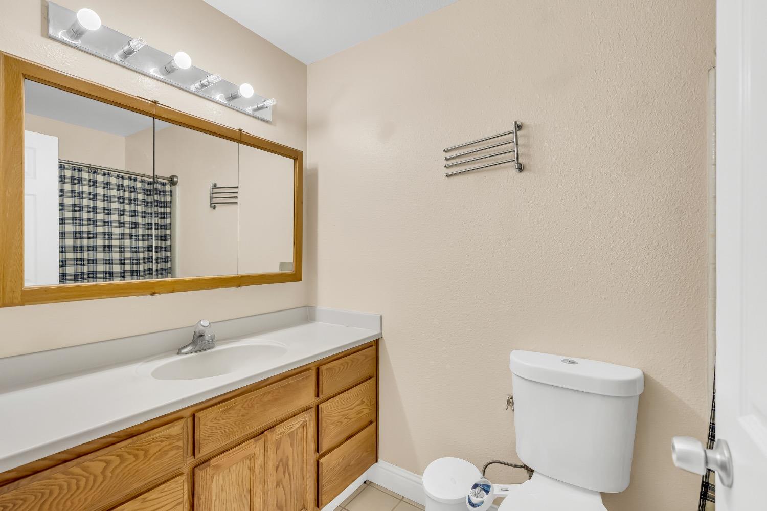 Detail Gallery Image 22 of 45 For 6833 Sandrock Way, Sacramento,  CA 95828 - 4 Beds | 2/1 Baths
