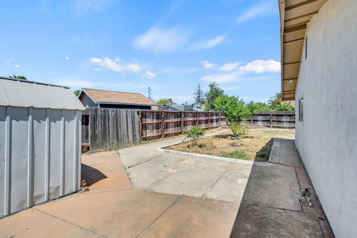 Detail Gallery Image 37 of 45 For 6833 Sandrock Way, Sacramento,  CA 95828 - 4 Beds | 2/1 Baths