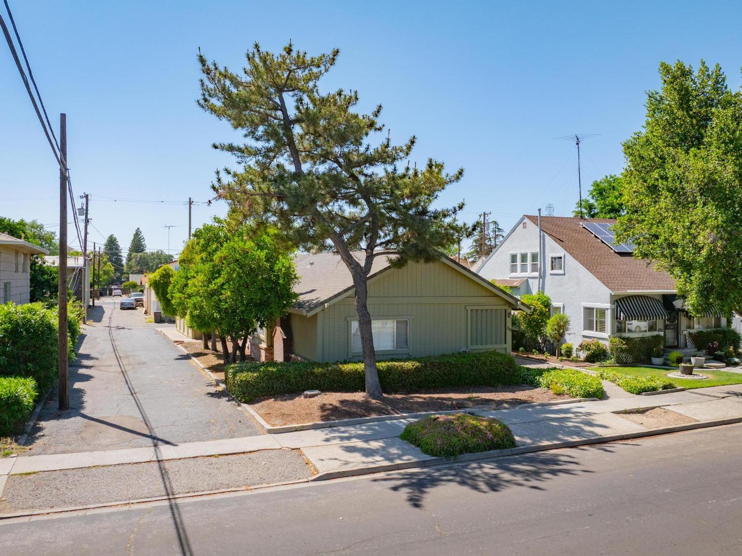 Detail Gallery Image 3 of 53 For 211 N Maple, Manteca,  CA 95336 - 3 Beds | 1 Baths